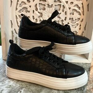 Sale! Ardene Platform Sneaker Embossed Croc Black/ White Size 8